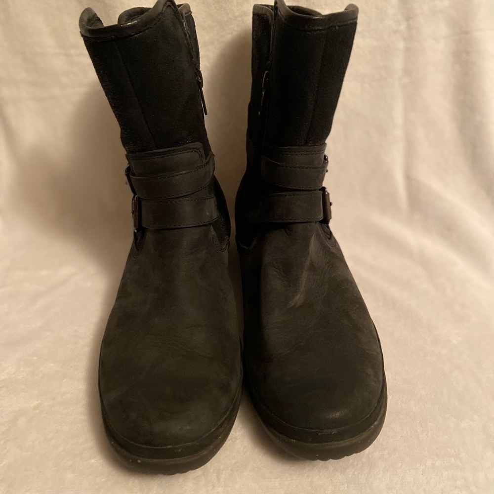 Awesome women’s broken- in waterproof UGGs.